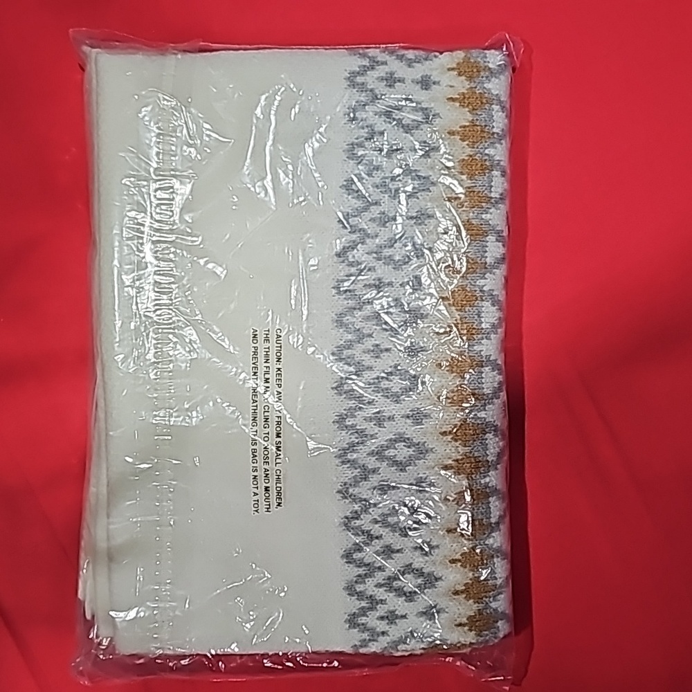 SOLD SOLD HP NWT Pom Pom Beanie and Scarf Set - Picture 5 of 7